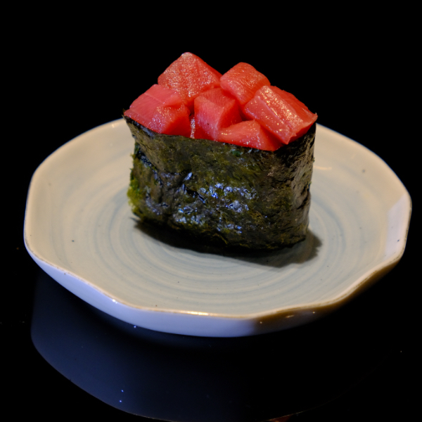 Gunkan atún picante